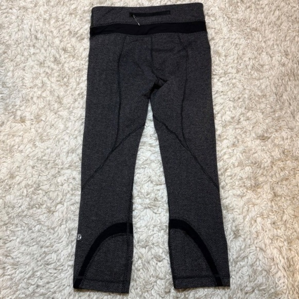 Lululemon Run Inspire Crop II Leggings Size 4 Gray/Black - Picture 4 of 10